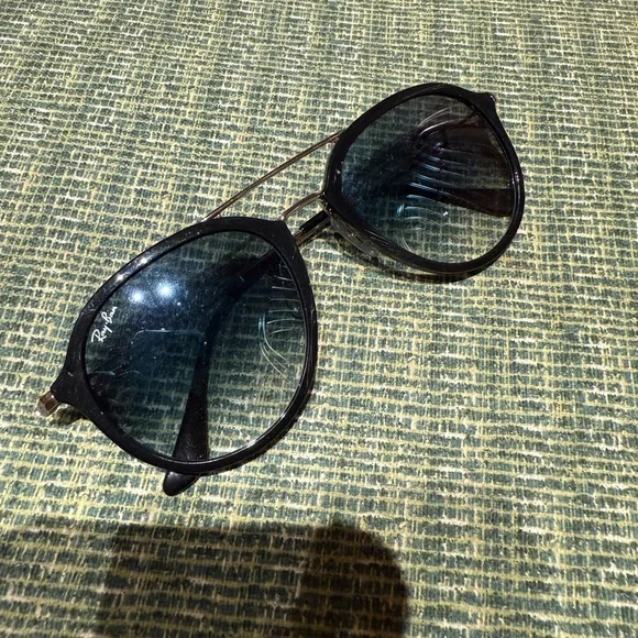 Ray-Ban | Accessories | Rayban 4253 Black Shades With Blue  display picture 1